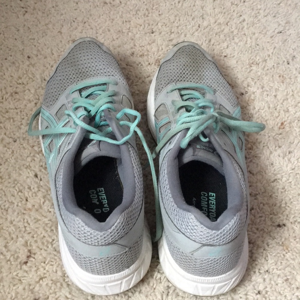 Grey Running shoes - Picture 3 of 4